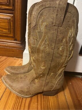 Brown Western Embroidered Heeled Boots